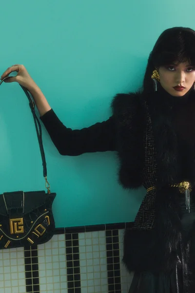 Look 16